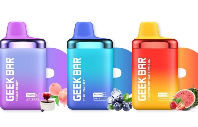 Dive into Delicious: The Geek Bar DF8000 Disposable Vape - Strawberry Watermelon Sensation